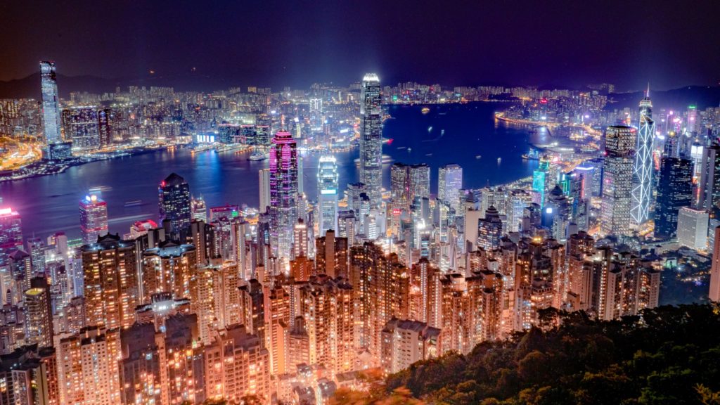 2026年、光の価値はどう変わったか？「100万ドルの夜景」が直面するエネルギー革新と観光の未来
