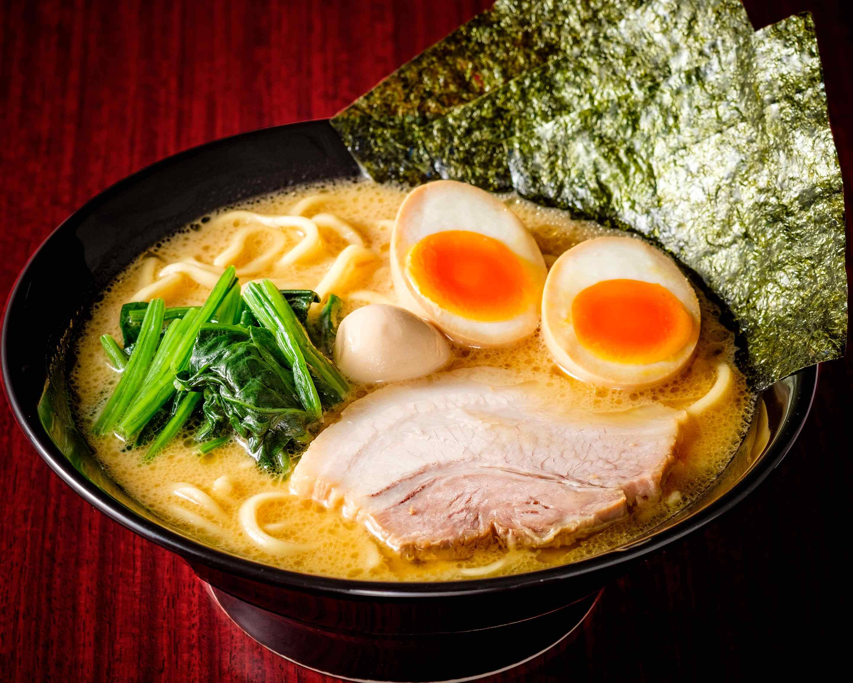 ラーメンの大と中は何が違う？麺量グラム数比較と失敗しない選び方